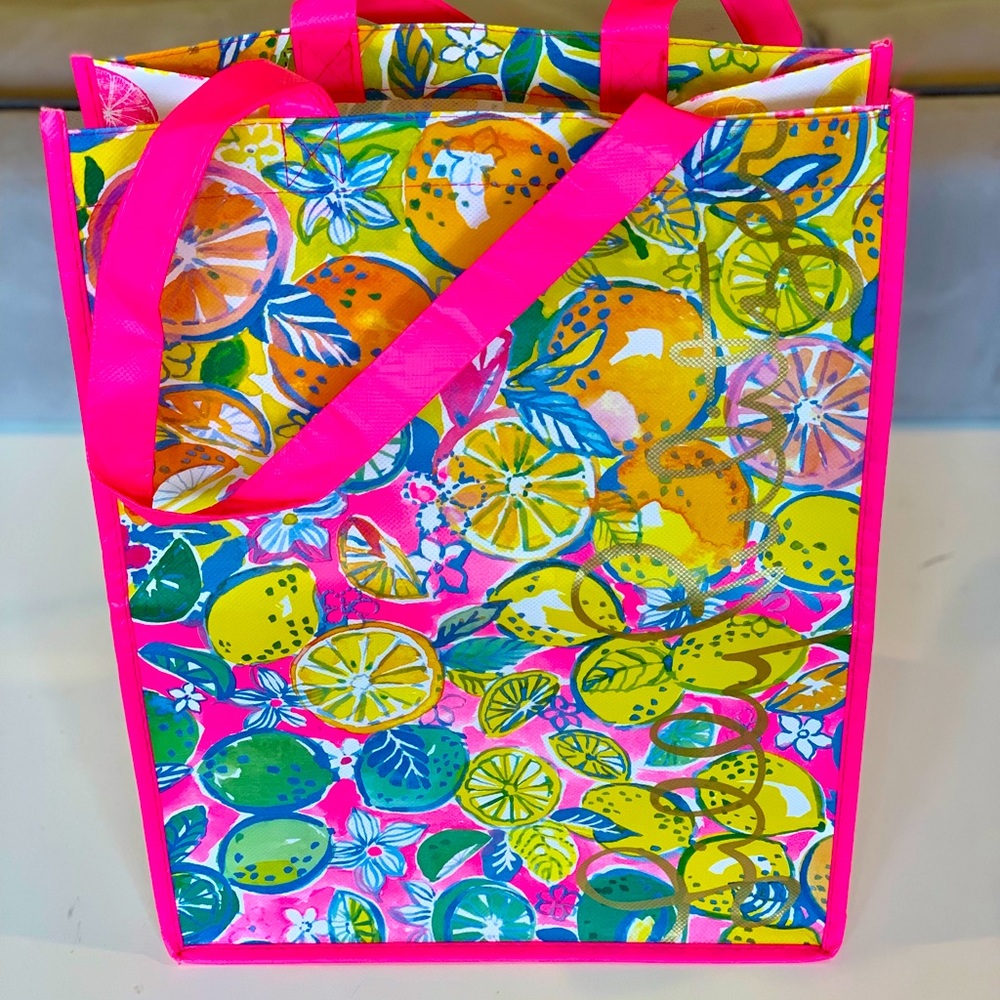 NWOT Fun Lilly Pulitzer Shopping Tote Bag!